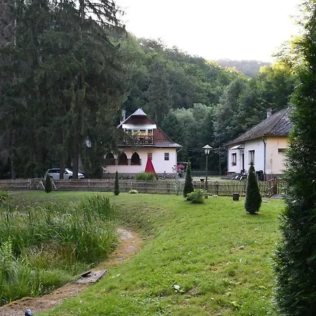 Keseru Volgyi Vendeghaz Guest house